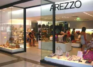 Arezzo chega ao Iguatemi Caxias com novos produtos e conceito de