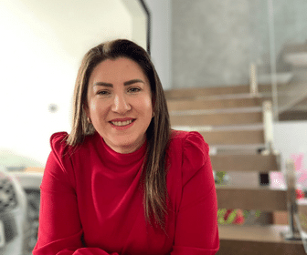 Luzia Costa, CEO da Sóbrancelhas, fala sobre os prós e contras de ter o próprio negócio