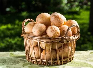 Dia do Pão de Queijo: redes de franquias celebram a data do popular salgado brasileiro