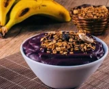 Família troca vida na cidade pela Praia do Rosa, em  busca de mais qualidade, onde criaram a  MEU AÇAÍ EXPRESS