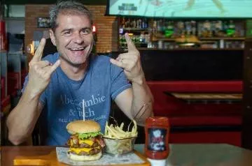 Ex-funcionário do McDonald's fatura R$ 17 milhões e vira exemplo de empreendedorismo visionário