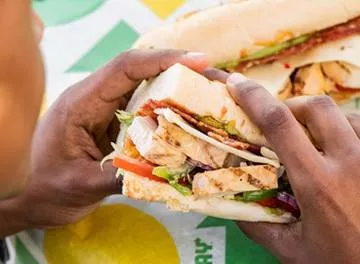 Subway inaugura a segunda unidade em Sergipe