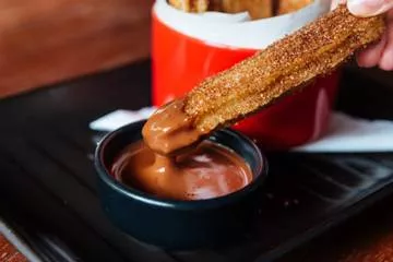 Conheça 7 redes de franquias de churros com investimento barato: a partir de R$ 25 mil