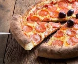 Franquia de pizza aposta em capacitação e formalização da contratação de entregadores