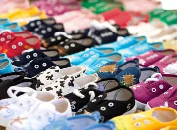Bibi doa 220 pares de calçados para bazar do Hospital Pequeno Príncipe de Curitiba (PR)