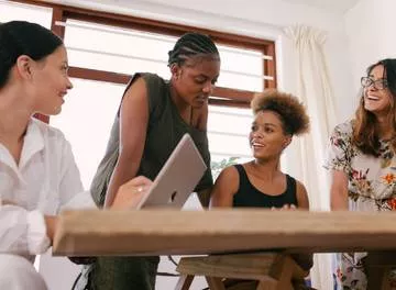 Empreendedorismo feminino: mulheres já representam 48% dos empreendedores do país