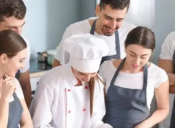 Multifranqueados, casal fatura R$ 250 mil por mês em escola de cursos profissionalizantes em gastronomia